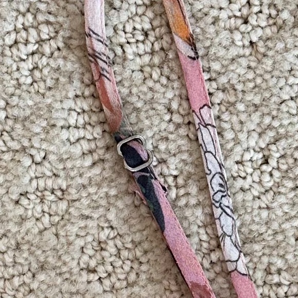 Gianni Bini Smocked Stacey Print Top Pink Floral Size Small NWT Feminine Summer - Picture 8 of 11